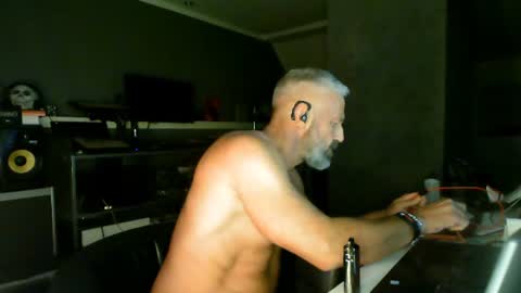 Chico que rico Caliente online show from June 2026 10:38:01 PM