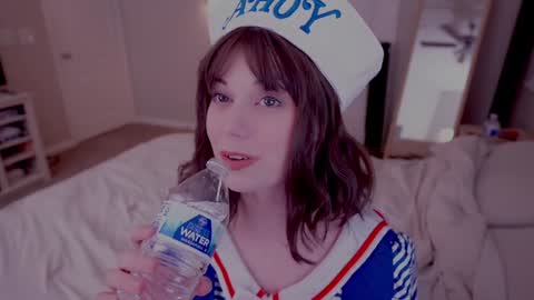 Snapshot of runesy chatting on November 2025 04:15:02 AM Lady online show from November 2025 04:15:02 AM