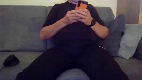 Snapshot of runner_1978 chatting on December 2024 08:39:02 PM runner_1978 online show from December 2024 08:39:02 PM