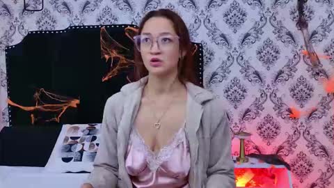 Saara Brown online show from November 2025 12:18:01 PM