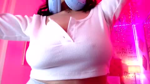 Snapshot of saara_martin chatting on June 2026 12:18:01 PM 1 online show from June 2026 12:18:01 PM