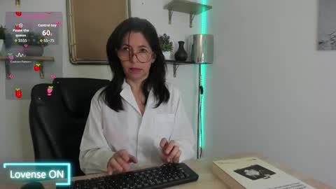 Snapshot of sabinadeluxe_cg chatting on October 2025 01:42:02 PM sabinadeluxe_cg online show from October 2025 01:42:02 PM