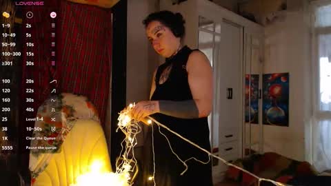 Lilith Solar online show from December 2025 08:01:01 AM