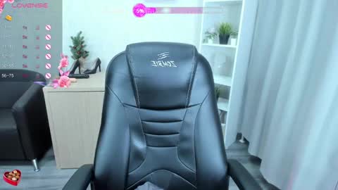 Snapshot of sabrina_sven chatting on January 2025 09:09:02 PM GMT7TueWedThuFriSatSun 0100am-0700am online show from January 2025 09:09:02 PM