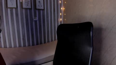 mariana  online show from February 2025 10:00:01 PM