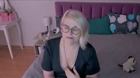 Snapshot of sabrinamacmarren chatting on January 2025 09:29:01 PM Sabrina MacMarren online show from January 2025 09:29:01 PM