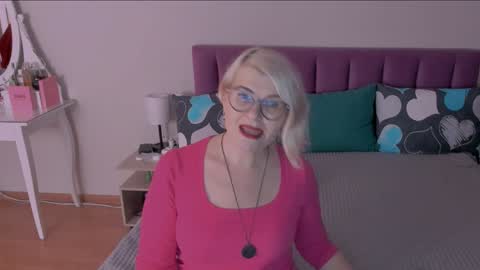 Snapshot of sabrinamacmarren chatting on January 2025 06:18:01 PM Sabrina MacMarren online show from January 2025 06:18:01 PM