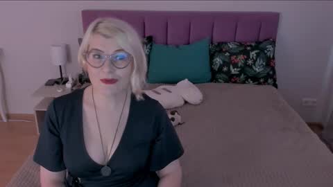 Snapshot of sabrinamacmarren chatting on February 2025 07:36:02 AM Sabrina MacMarren online show from February 2025 07:36:02 AM