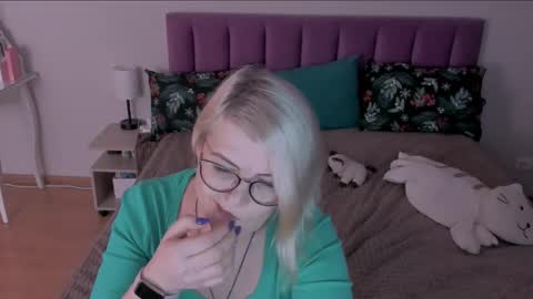 Snapshot of sabrinamacmarren chatting on February 2025 10:06:02 PM Sabrina MacMarren online show from February 2025 10:06:02 PM