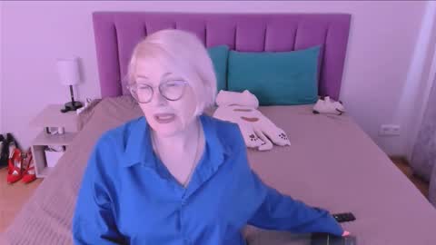 Snapshot of sabrinamacmarren chatting on September 2025 02:54:01 PM Sabrina MacMarren online show from September 2025 02:54:01 PM