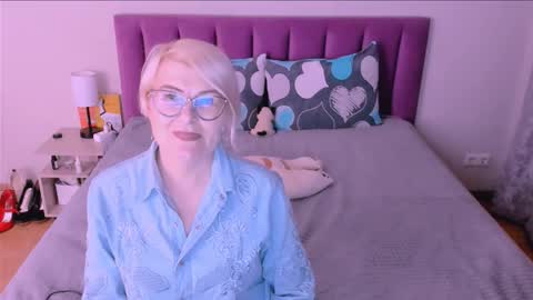 Snapshot of sabrinamacmarren chatting on October 2025 04:35:02 PM Sabrina MacMarren online show from October 2025 04:35:02 PM