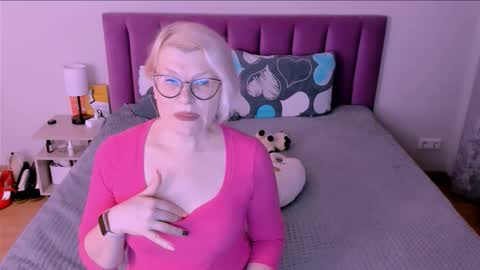 Snapshot of sabrinamacmarren chatting on October 2025 05:09:01 PM Sabrina MacMarren online show from October 2025 05:09:01 PM