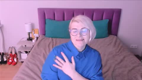 Snapshot of sabrinamacmarren chatting on October 2025 08:49:02 PM Sabrina MacMarren online show from October 2025 08:49:02 PM