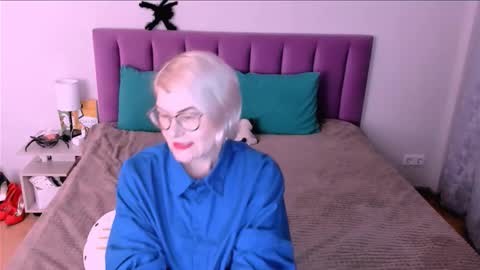 Snapshot of sabrinamacmarren chatting on October 2025 02:31:01 PM Sabrina MacMarren online show from October 2025 02:31:01 PM