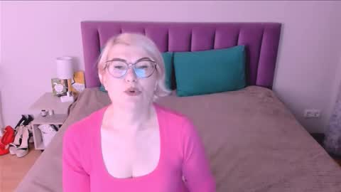 Snapshot of sabrinamacmarren chatting on November 2025 04:18:02 PM Sabrina MacMarren online show from November 2025 04:18:02 PM