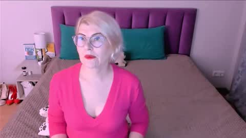 Snapshot of sabrinamacmarren chatting on November 2025 02:38:02 PM Sabrina MacMarren online show from November 2025 02:38:02 PM