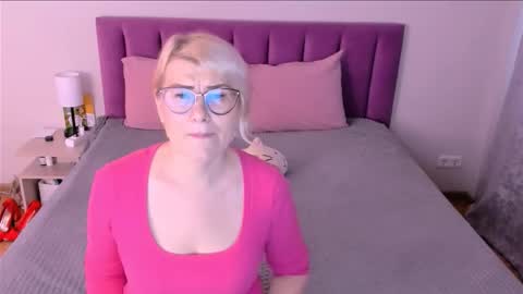 Snapshot of sabrinamacmarren chatting on November 2025 06:35:01 AM Sabrina MacMarren online show from November 2025 06:35:01 AM