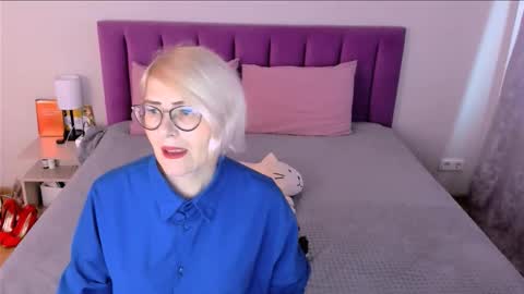 Snapshot of sabrinamacmarren chatting on November 2025 10:37:02 AM Sabrina MacMarren online show from November 2025 10:37:02 AM