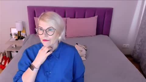 Snapshot of sabrinamacmarren chatting on November 2025 09:41:02 AM Sabrina MacMarren online show from November 2025 09:41:02 AM