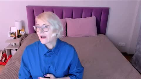 Snapshot of sabrinamacmarren chatting on November 2025 12:27:01 PM Sabrina MacMarren online show from November 2025 12:27:01 PM