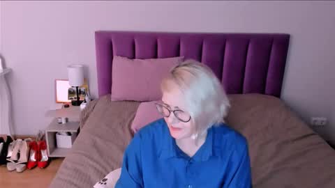 Snapshot of sabrinamacmarren chatting on November 2025 09:47:01 PM Sabrina MacMarren online show from November 2025 09:47:01 PM