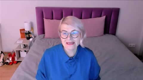 Snapshot of sabrinamacmarren chatting on December 2025 03:18:02 PM Sabrina MacMarren online show from December 2025 03:18:02 PM