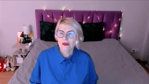 Snapshot of sabrinamacmarren chatting on December 2025 02:34:01 PM Sabrina MacMarren online show from December 2025 02:34:01 PM