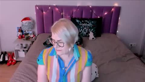 Snapshot of sabrinamacmarren chatting on January 2026 05:27:02 PM Sabrina MacMarren online show from January 2026 05:27:02 PM