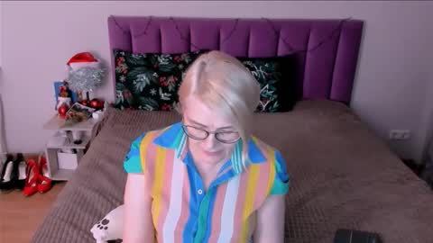 Snapshot of sabrinamacmarren chatting on January 2026 03:15:01 PM Sabrina MacMarren online show from January 2026 03:15:01 PM