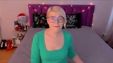 Snapshot of sabrinamacmarren chatting on January 2026 09:03:01 AM Sabrina MacMarren online show from January 2026 09:03:01 AM