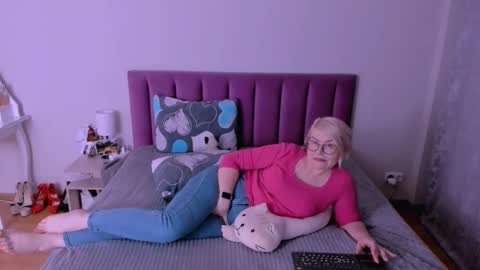 Snapshot of sabrinamacmarren chatting on January 2026 07:11:01 PM Sabrina MacMarren online show from January 2026 07:11:01 PM