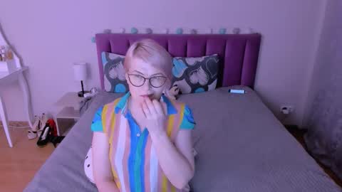 Snapshot of sabrinamacmarren chatting on February 2026 04:36:02 PM Sabrina MacMarren online show from February 2026 04:36:02 PM