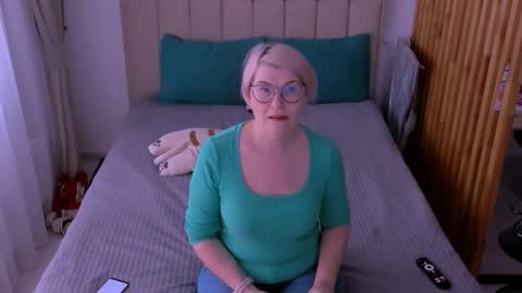 Snapshot of sabrinamacmarren chatting on March 2026 09:00:01 AM Sabrina MacMarren online show from March 2026 09:00:01 AM