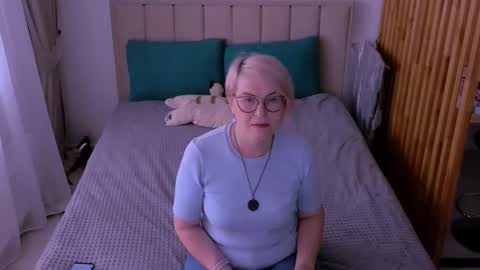 Snapshot of sabrinamacmarren chatting on March 2026 07:03:02 AM Sabrina MacMarren online show from March 2026 07:03:02 AM