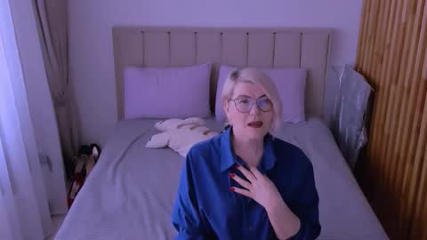 Sabrina MacMarren online show from March 2026 09:42:01 AM