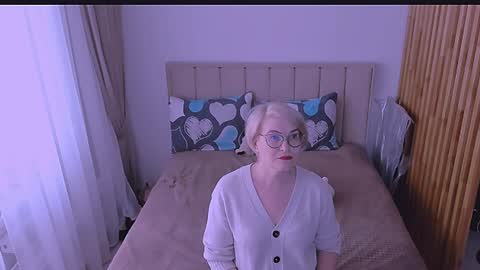 Sabrina MacMarren online show from April 2026 01:30:01 PM