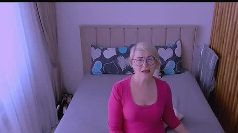 Sabrina MacMarren online show from April 2026 10:03:02 AM