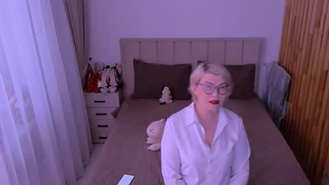 Snapshot of sabrinamacmarren chatting on June 2026 01:45:01 PM Sabrina MacMarren online show from June 2026 01:45:01 PM