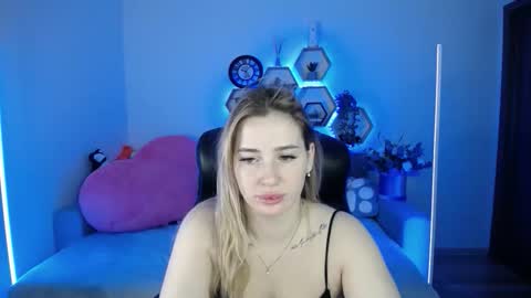 Sabrina Violet online show from November 2025 09:12:02 AM