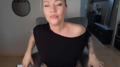 Snapshot of sacha__xx chatting on February 2025 01:50:01 PM sacha__xx online show from February 2025 01:50:01 PM