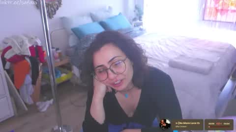 Snapshot of safaeri chatting on May 2026 05:51:01 PM Safa online show from May 2026 05:51:01 PM