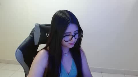 Sahaliefox  online show from November 2025 09:14:02 PM