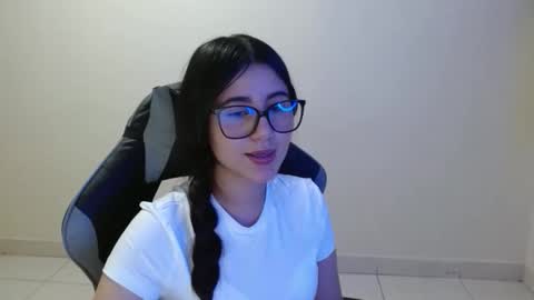 Sahaliefox  online show from November 2025 08:29:01 PM