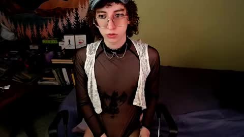 Snapshot of salemqueer_ chatting on January 2025 08:28:01 PM Sam online show from January 2025 08:28:01 PM