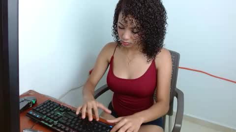 Snapshot of salome_18_big_tits chatting on October 2025 09:09:02 PM salome_18_big_tits online show from October 2025 09:09:02 PM