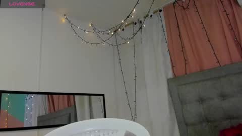 Snapshot of salome_domi chatting on January 2025 09:58:02 PM salome online show from January 2025 09:58:02 PM