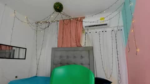 Snapshot of salome_domi chatting on September 2025 06:41:02 PM salome online show from September 2025 06:41:02 PM