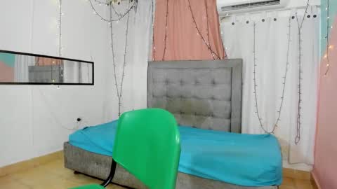 Snapshot of salome_domi chatting on November 2025 08:30:01 PM salome online show from November 2025 08:30:01 PM