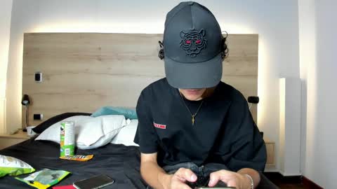 sam__cute online show from February 2025 11:37:01 PM