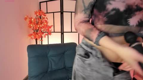 Sam online show from November 2025 12:05:01 PM